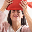 Perna cu apa calda Termofor Sanity, recipient cauciucat, capacitate 2l, efect terapeutic, Rosu