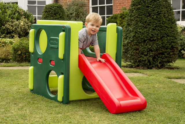 Spatiu de joaca cu tobogan little tikes