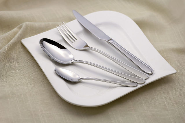 Set tacamuri 72 piese + valiza selene