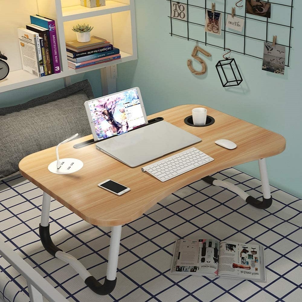 Masa pentru laptop plianta din mdf, dimensiune 60 x 39,5 cm, cu usb, sertar, lampa si ventilator